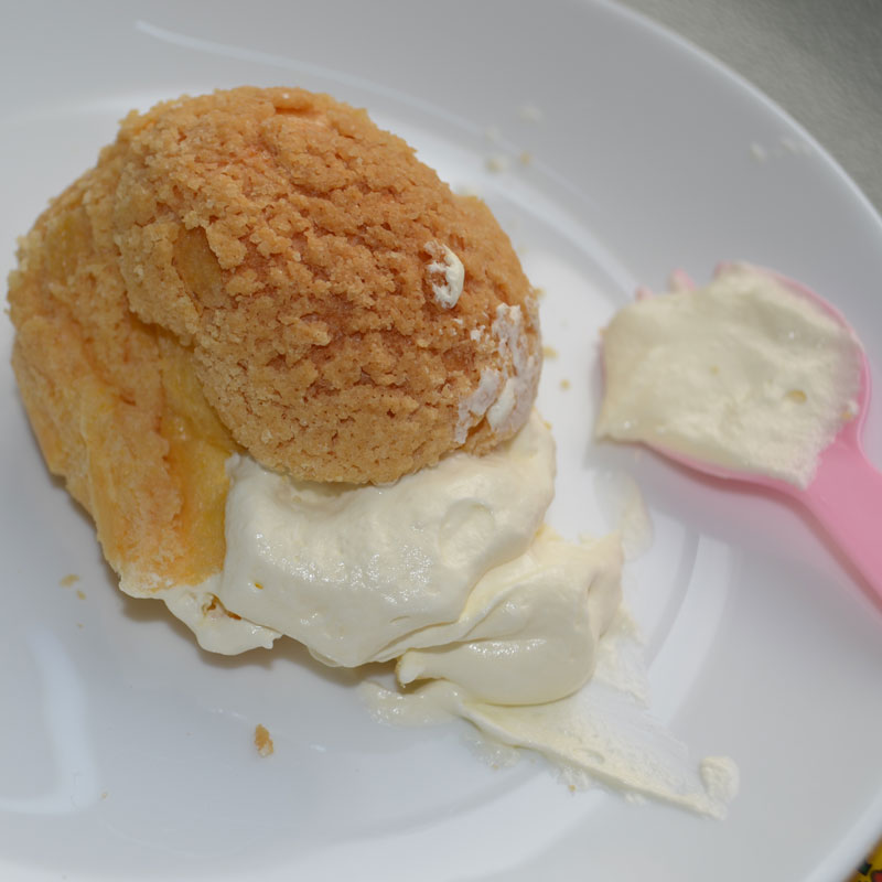 An urrainn dhut uachdar cofaidh neo-bainne a chleachdadh airson milseagan mar maragan is custard?